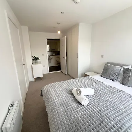 Lovely 2 Bedroom 아파트