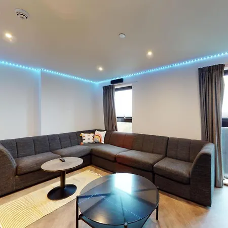 For Students Only Canvas マンチェスター