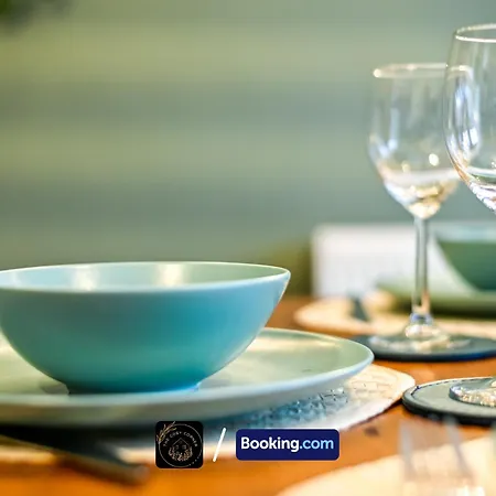 Appartement Cosy 4-bed House, Garden, Free Parking & Wifi *