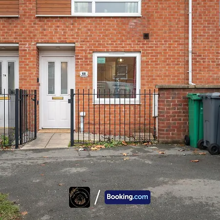 Appartement Cosy 4-bed House, Garden, Free Parking & Wifi