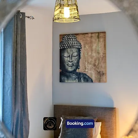 Appartement Cosy 4-bed House, Garden, Free Parking & Wifi *