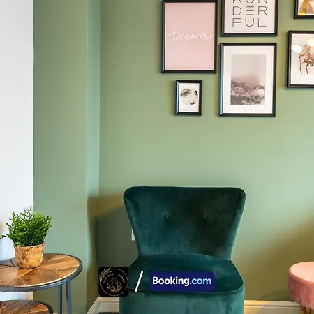 Appartement Cosy 4-bed House, Garden, Free Parking & Wifi