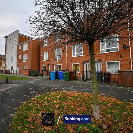Appartement Cosy 4-bed House, Garden, Free Parking & Wifi *