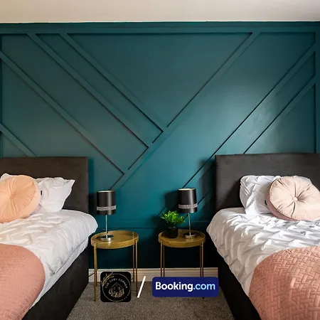 Apartamento Cosy 3-Bed House L Garden L Free Parking L Stretford L Sleeps 7 L Book Today With The Cosy Corner Nationwide Mánchester