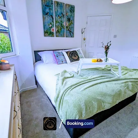 Appartement Modern 4-bed House, Free Parking & Wifi In Swinton