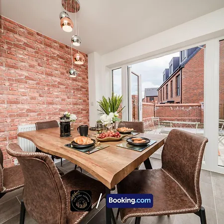3-bed House, Free Parking & Wifi 아파트 *