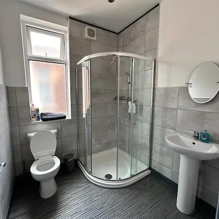 Daisybank Co-living - Private Self-cater * Manchester