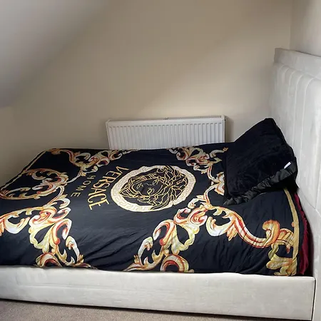 Stylish 1-Bed Apt - Sleeps 4 - Parking - Wifi
