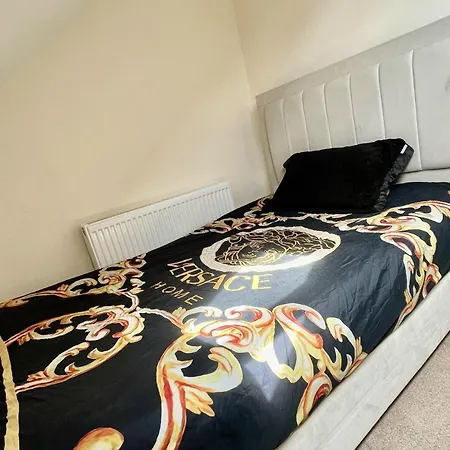 Stylish 1-Bed Apt - Sleeps 4 - Parking - Wifi