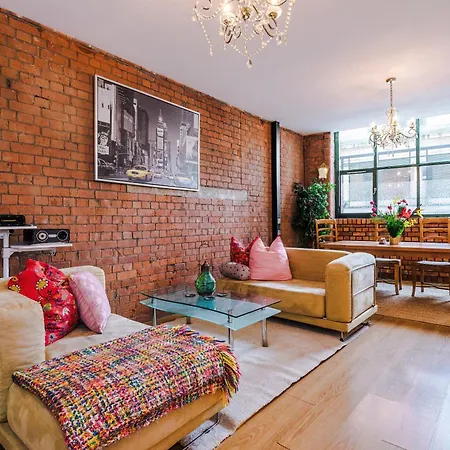 Central Northern Quarter Two Bedroom Διαμέρισμα *