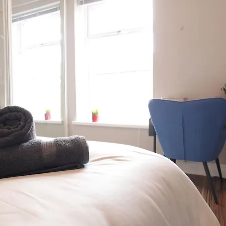 Nyaraló 2-bedroom, Free Parking, High Speed Wi-fi, Swinton