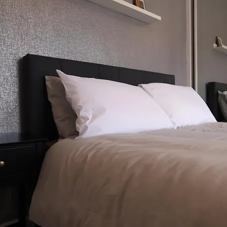 2-bedroom, Free Parking, High Speed Wi-fi, Swinton Nyaraló Manchester