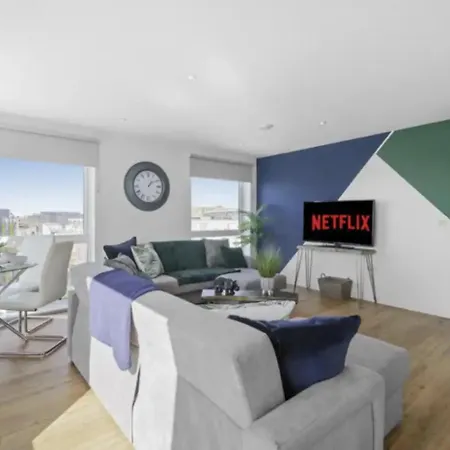 Stunning 3-bedroom Flat With Parking Apartament *