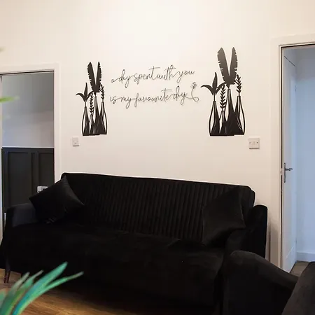 Entire Modern In And Near Peak District Manchester