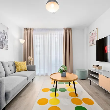 Elegant Two-bedroom Lejlighed