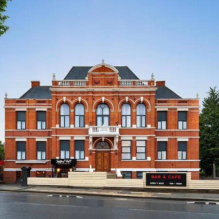 Hotel Trafford Hall Manchester, Trademark Collection By Wyndham 3*