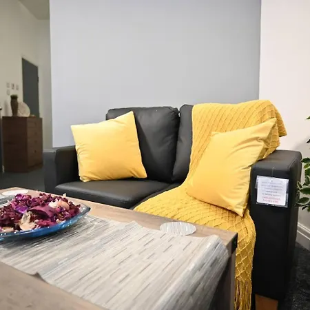 Apartment Spacious Studio Near Christie Hospital *