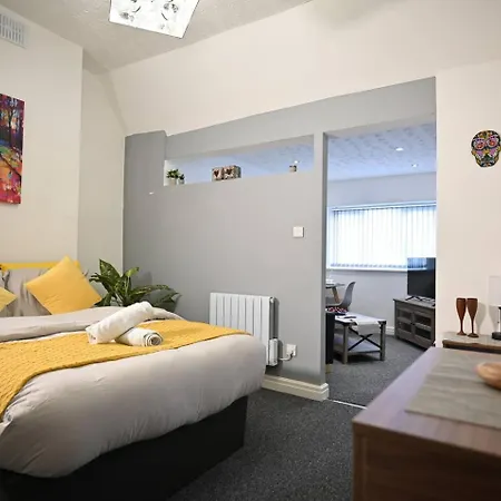 Spacious Studio Near Christie Hospital * Manchester