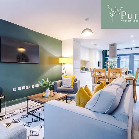 Stunning House Manchester With Parking - Sleeps 10 - By Purestay Short Lets &