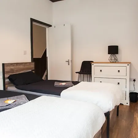 Entire Modern In And Near Peak District Manchester