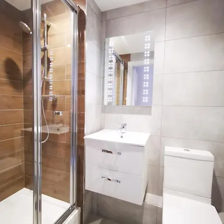 South Modern Holiday In Fallowfield - Apt 1 דירה