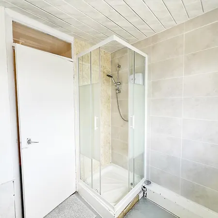 Rusholme - Sleeps 4 *