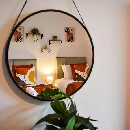 Stylish & Vibrant 2 Bedroom בית נופש מנצ'סטר