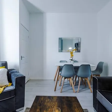 Cosy & Bright 2 Bedroom House