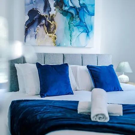 Cosy & Bright 2 Bedroom House