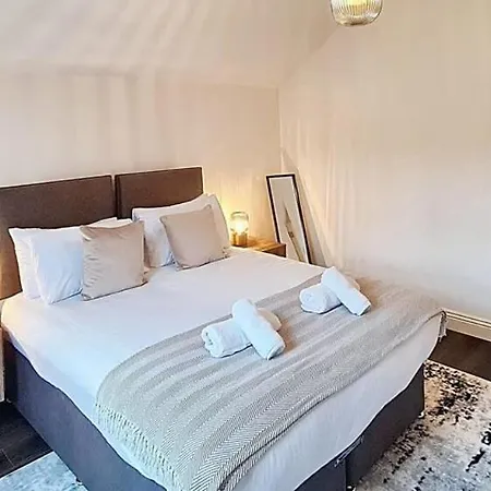 Stunning Luxury Spacious - 5 Bedrooms - Rest & Recharge In Manchester