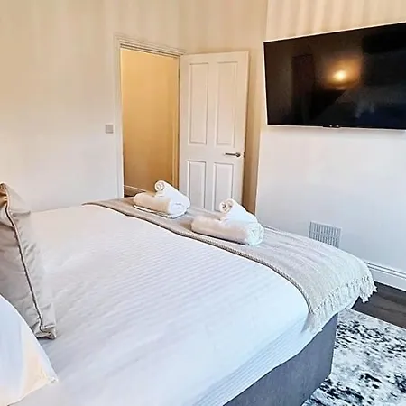 Stunning Luxury Spacious - 5 Bedrooms - Rest & Recharge In