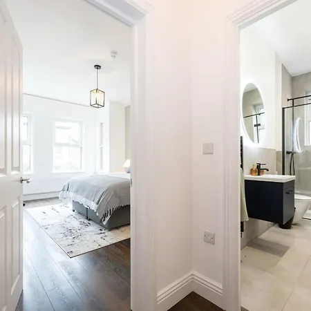 Stunning Luxury Spacious - 5 Bedrooms - Rest & Recharge In Casa de Férias Manchester