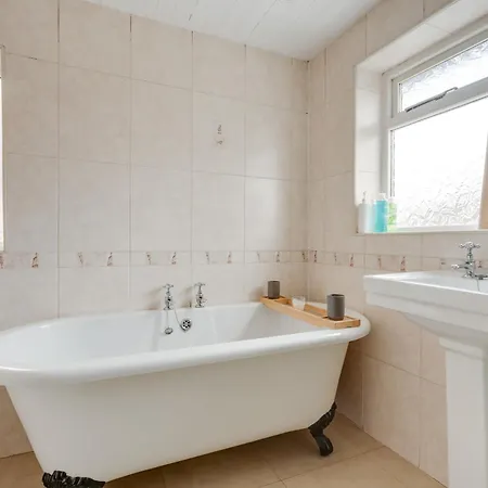 Elegant 3-bedroom Retreat Free Parking Keenzchillz Διαμέρισμα