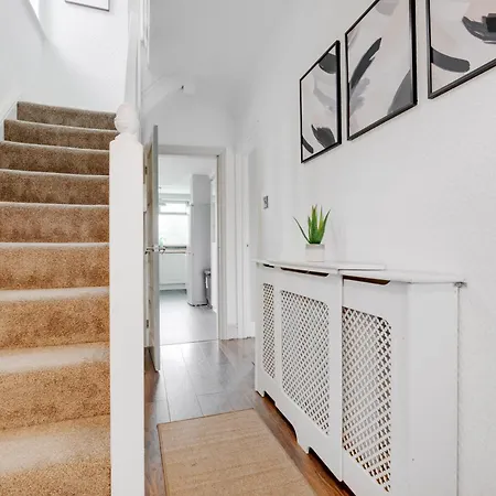 Apartment Elegant 3-bedroom Retreat Free Parking Keenzchillz Manchester