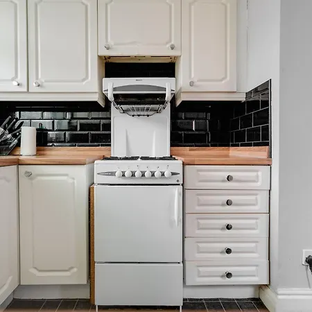 Elegant 3-bedroom Retreat Free Parking Keenzchillz