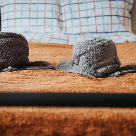 Apartment Elegant 3-bedroom Retreat Free Parking Keenzchillz