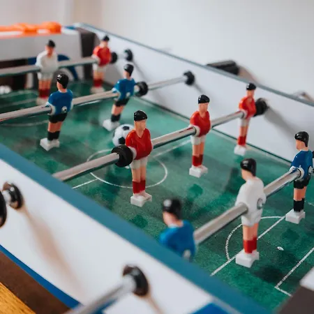 Διαμέρισμα Elegant 3-bedroom Retreat Free Parking Keenzchillz