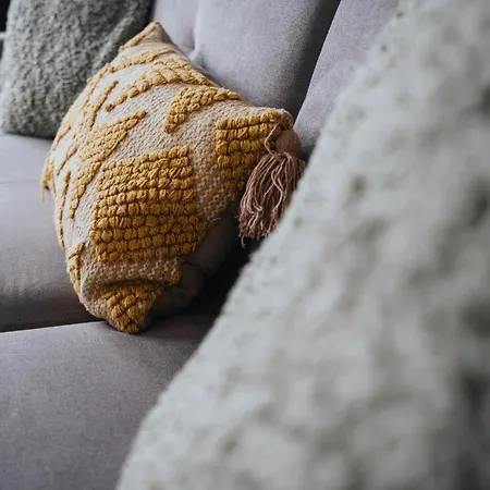 Διαμέρισμα Elegant 3-bedroom Retreat Free Parking Keenzchillz *