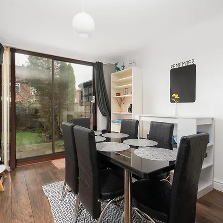 Elegant 3-Bedroom Manchester Retreat Free Parking Keenzchillz Apartament