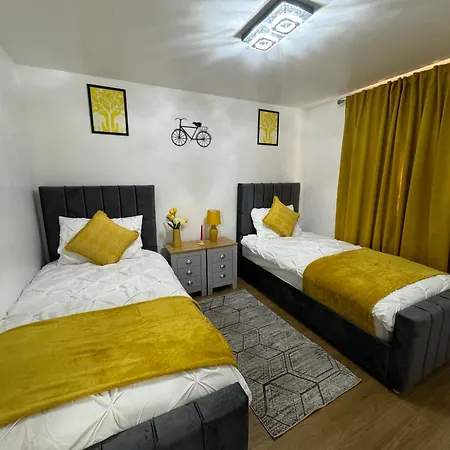 New Modern Townhouse Free Parking