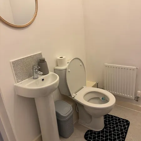 New Modern Townhouse Free Parking Vakantiehuis