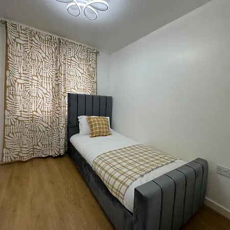 New Modern Townhouse Free Parking *