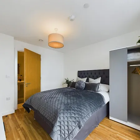 New! 2 Bedroom Flat In Waters By With Us, Perfect For Families, Couples & Groups, Free Private Parking! Lägenhet *