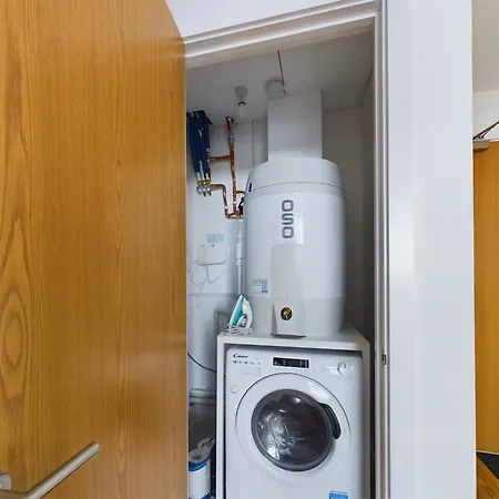 New! 2 Bedroom Flat In Waters By With Us, Perfect For Families, Couples & Groups, Free Private Parking!