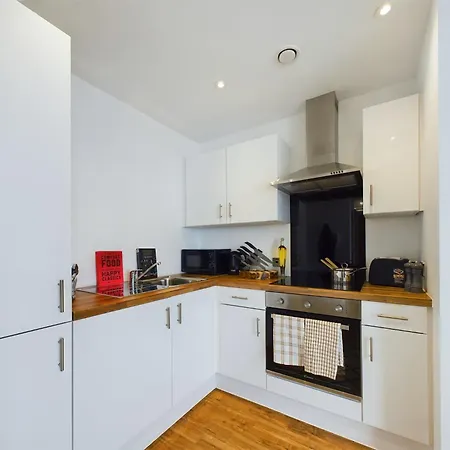 Lägenhet New! 2 Bedroom Flat In Waters By With Us, Perfect For Families, Couples & Groups, Free Private Parking! Manchester