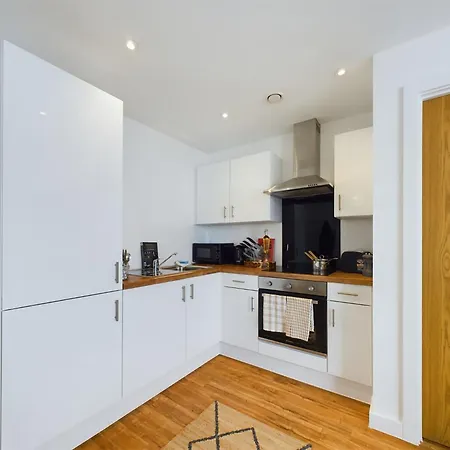 New! 2 Bedroom Flat In Waters By With Us, Perfect For Families, Couples & Groups, Free Private Parking! Lägenhet