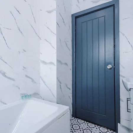 Funky 3 Bed House - Salford Nyaraló *