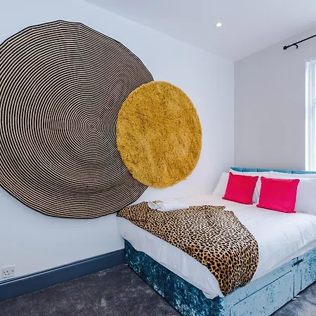 Funky 3 Bed House - Salford Nyaraló