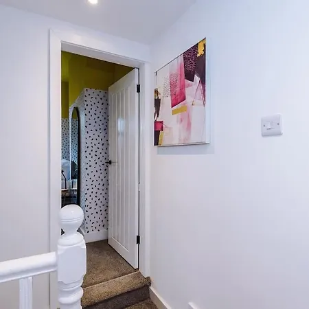 Trendy 3br Pad In Mánchester