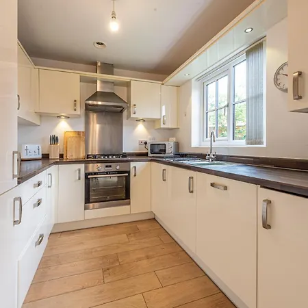 Boutique 4-bed House In - Games Manchester